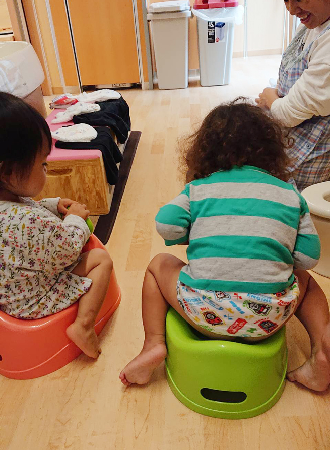 夏の間におむつがはずれない! いつとれるのかと焦ります Kaisei web 偕成社のウェブマガジン 夏の間におむつがはずれない! いつとれるのかと焦ります Kaisei web 偕成社のウェブマガジン
