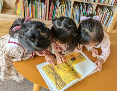 秋に誕生日をむかえる子にプレゼントしたい絵本『もりのかくれんぼう』