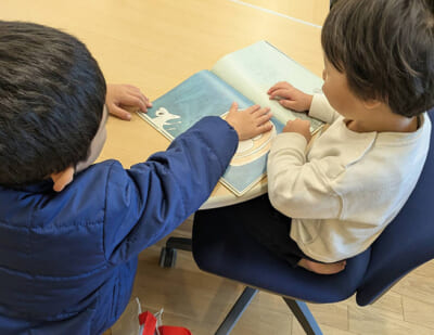 むかしばなしに親しんでほしいときに、絵本『ねずみのすもう』